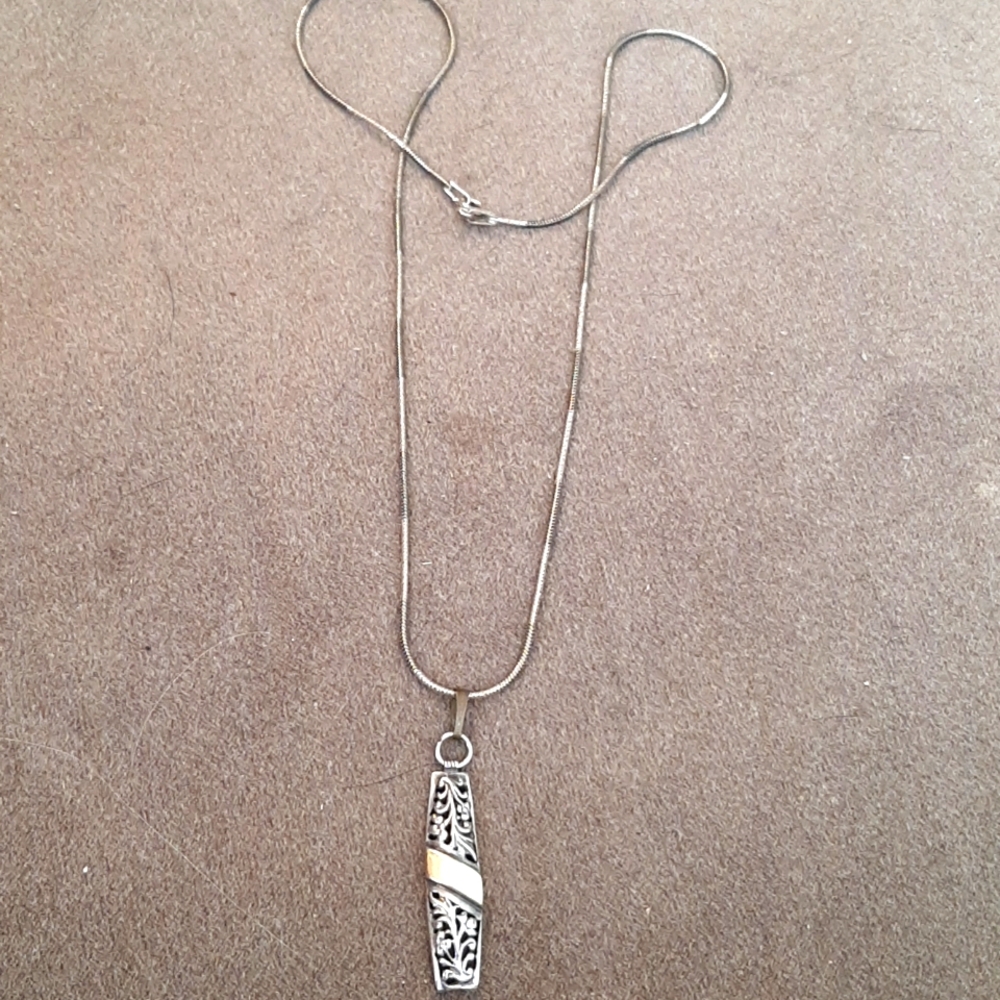 Vintage sterling silver pendant necklace